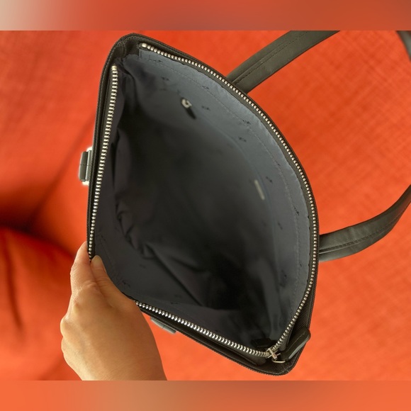 Luxury NAVA Design Shoulder Bag - Picture 5 of 6